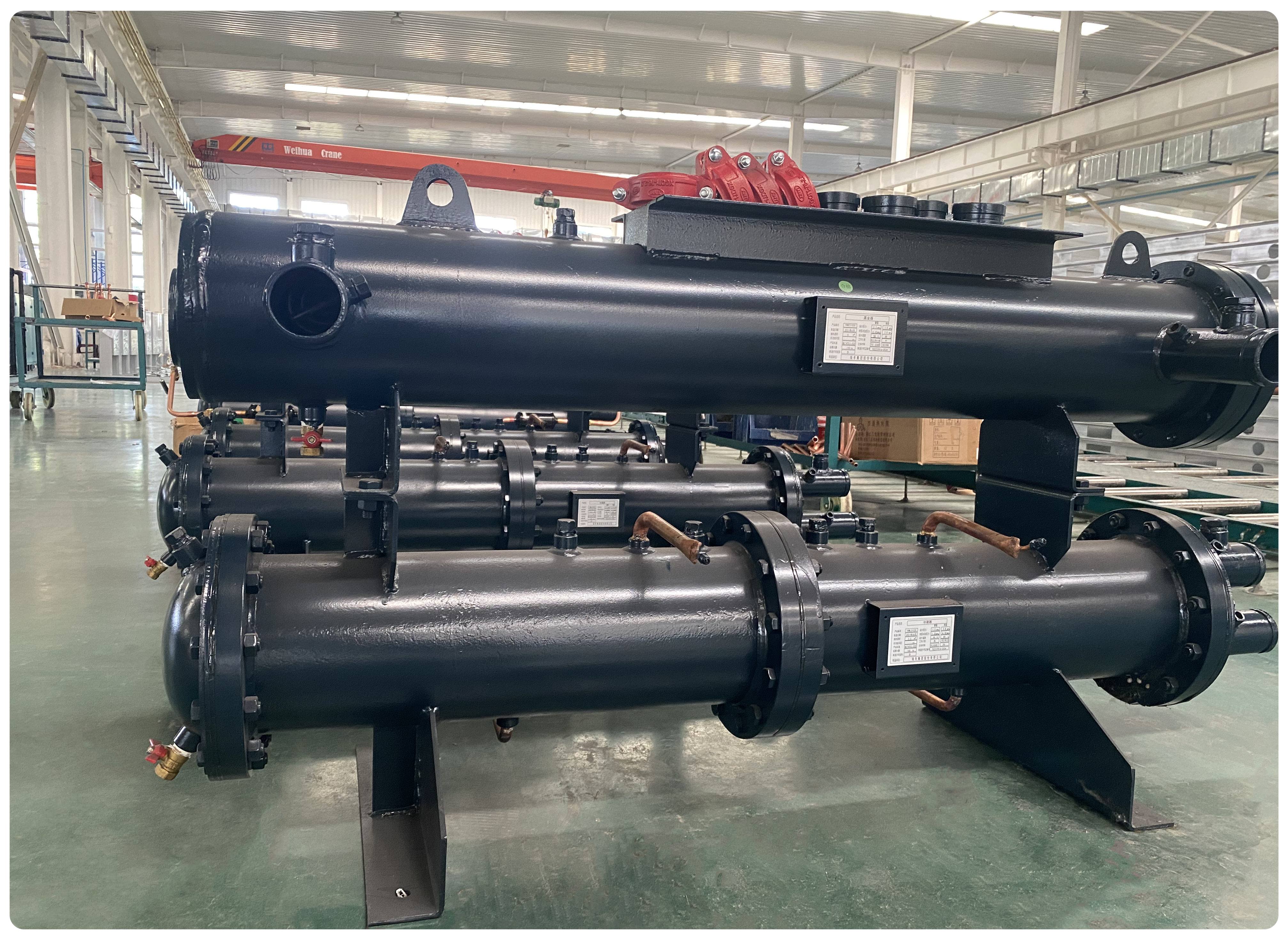 Figure 4 Shell and tube condenser Figura 4 Condensador de concha e tubo