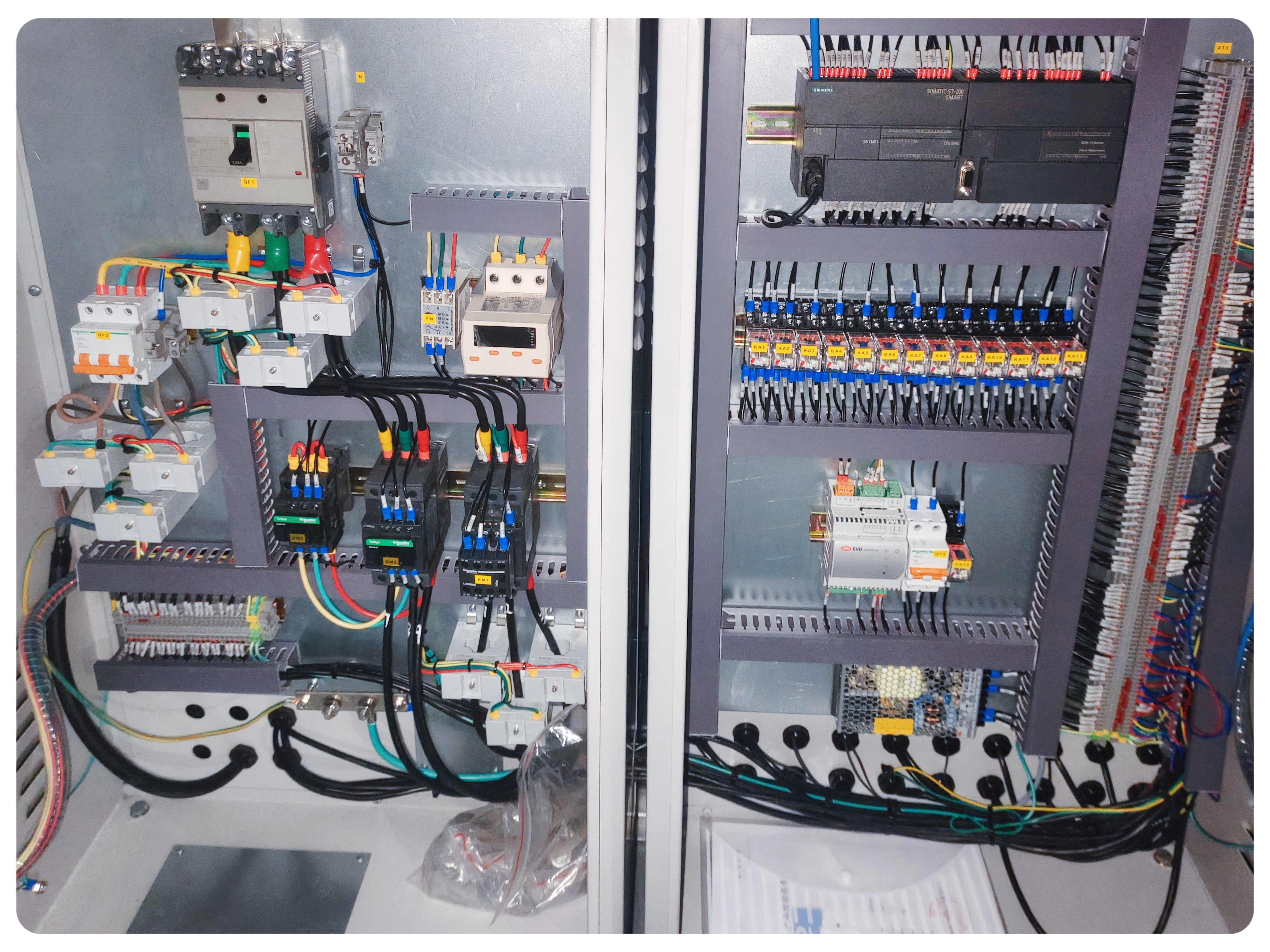 Figura 5-Dentro da caixa de controle elétrico